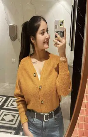 young call girl in Laxmi Nagar