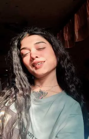 VIP call girl in Laxmi Nagar